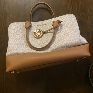 Michael Kors hand bag